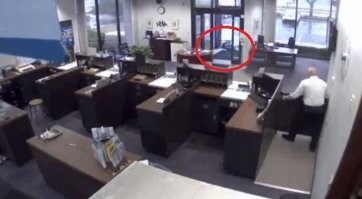 Старинная история, но хорошая - замочил охранник гада!