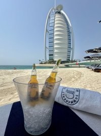 Мне кажется, что тут самое главное найти единомышленника, потому что в противном случае получится "лебедь, рак и щука". С первой женой объездили кучу стран и не успев заселиться в отель у нее уже была программа, где нужно было каждый день вставать в 5 утра и куда-то ехать, меня это адски бесило. Постоянно ругались, я все время бунтовал и саботировал эти дебильные экскурсии. Сейчас вторая жена и у нас вечный чилл, просто отдыхаем по кайфу, пляж, еда, алко, ну и еще чонть