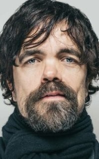 Питер Динклэйдж
  американский актер, известный по роли в сериале "Игра престолов". Он страдает от ахондроплазии.