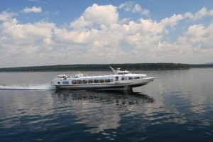 Ходят и сейчас по Ангаре и Байкалу. Сам снимал-видел