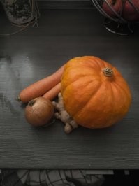 Тыква это ж сезонный продукт. И едят, соответственно, в сезон. Я сегодня буду тыквенный суп-пюре варить.