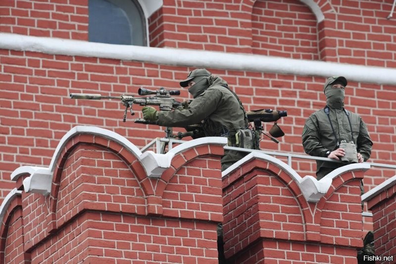 С какого перепугу им прятаться? Вот на параде на Красной площади они стояли. И все понимают, что нефига провоцировать.