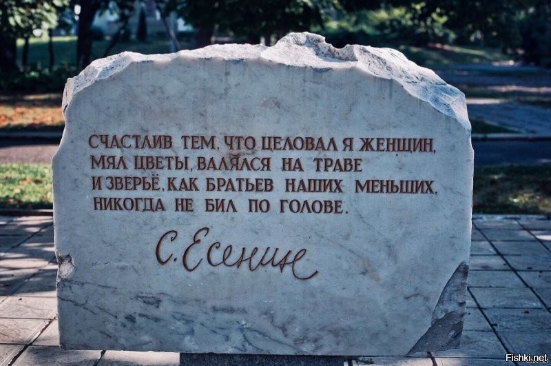 Ущербный ублюдок! Его в детсве били, а сейчас женщины не любят!
