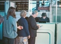 В который раз лечу Москва   Одесса…
Опять не выпускают самолёт.
А вот прошла вся в синем стюардесса, как принцесса,
Надёжная, как весь гражданский флот.