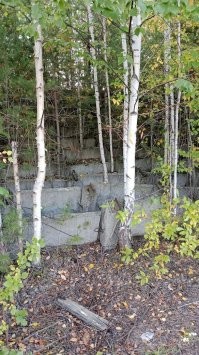 Здесь были трибуны стадиона.
Стадион медленно убили. Территорию отдали под застройку.
( Бывший Южный стадион завода РТИ, Екатеринбург.)