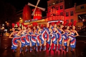 "Самая известная из них   Мулен де ла Галетт (Moulin de la Galette)..."

Ну, не-ет... Самая известная – Красная мельница, "Мулен руж", так сказать.
