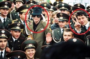 редкая фотография! Спецагенты с позывными "Майкл Джексон" и "Киану Ривз" награждаются в Кремле за растление моральных принципов врага.