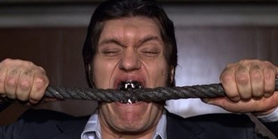 6-летний мальчик грызёт стены и провода из-за редкого заболевания