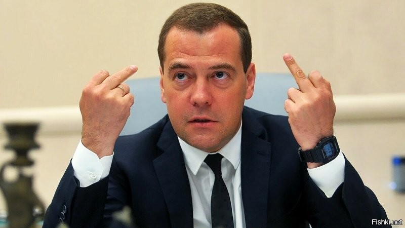 Слоняра да! Но я думаю, что он в "телегу" не совсем сам пишет, иначе уже пепел с ушей все черти стряхивали бы...
