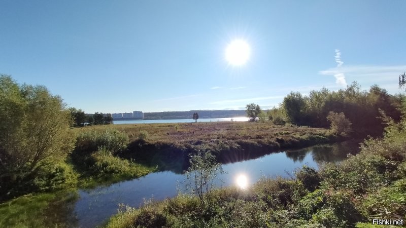 Не ну да, дачи разные, к меня проще, дача на острове, остров в 15 км от города, после работы сбегаю туда пока погода позволяет :)