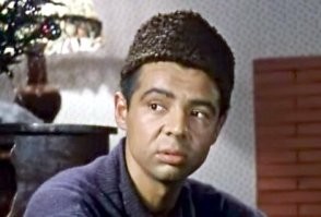 Предприимчивый пакистанец обманом заставил доверчивых покупателей приобретать свою мочу