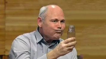 Предприимчивый пакистанец обманом заставил доверчивых покупателей приобретать свою мочу