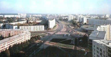 Это, случайно, не Пурвциемс и справа магазин "Минск"? Когда-то Рига была хорошим городом с добрыми людьми. До прихода к власти наци-фаши.