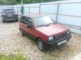 Вот Ока. 

На ручки дверей обратите внимание. 
И на заливную горловину топливного бака.