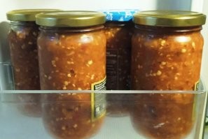 Делюсь семейным рецептом. Одна часть перца и одна часть чеснока. Всё это через мясорубку, по банкам и в холодильник (иначе прокиснет). Больше ничего не добавляем, ни помидоров, ни соли. А потом с пельмешками или с котлетками - самое то.
Не благодарите. Всегда пожалуйста.