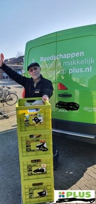 В Литве с русским языком не всё так хорошо, в далёком 2011 году официантка в ресторане сказала что не понимает по-русски, пришлось приглашать администратора, обслужили, так как по факту в зале из 50-60 посетителей все говорили на русском, но после 2014 года турпоток в Литву заметно снизился и думаю что теперь так всё ещё хуже......

мы русский не знаем, но как только приходит какой-нибудь один русский, все заговаривают по-русски. В чем дело?»......
ну тут уже так получается....у меня сотрудники уже давно здороваются по-русски, ну и матерятся почти все)))) если что Нидерланды)))