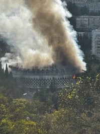 1. Это бюро находилось прямо на авто-троллейбусной станции, возле касс.
2. Улица им. Игнатенко. 20 метров вперёд- о*уительная чебуречная, 50 метров вперёд - о*уительный пив-бар "Чарда".
3. Варьете "Ницца". На День Пионерии там делали "Сладкоежку" (сладости - пироженые, мороженые, суфле-*уйсле, желе-меле, чего там только не было... ). А сейчас там вроде как стаки на спорт, а с другой стороны - "бутик" со шмотками.
4.Санаторий "Минестерства обороны Ленинградского военного округа". В простонародье - "МО". Даже остановки так назывались официально.
5-6. Эта столовая сгорела в апреле месяце 2025 года.