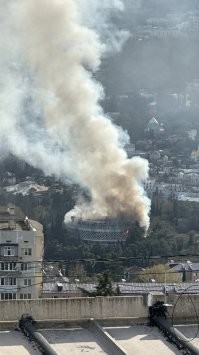 1. Это бюро находилось прямо на авто-троллейбусной станции, возле касс.
2. Улица им. Игнатенко. 20 метров вперёд- о*уительная чебуречная, 50 метров вперёд - о*уительный пив-бар "Чарда".
3. Варьете "Ницца". На День Пионерии там делали "Сладкоежку" (сладости - пироженые, мороженые, суфле-*уйсле, желе-меле, чего там только не было... ). А сейчас там вроде как стаки на спорт, а с другой стороны - "бутик" со шмотками.
4.Санаторий "Минестерства обороны Ленинградского военного округа". В простонародье - "МО". Даже остановки так назывались официально.
5-6. Эта столовая сгорела в апреле месяце 2025 года.
