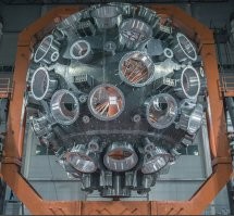 Ну, да сейчас только такие могут делать. И не понятно зачем главное. Пишут что она будет использоваться для экспериментов по управляемому термоядерному синтезу с инерциальным удержанием плазмы и для исследования свойств вещества при сверхвысоких давлениях и температурах. Фигня какая то, точно)