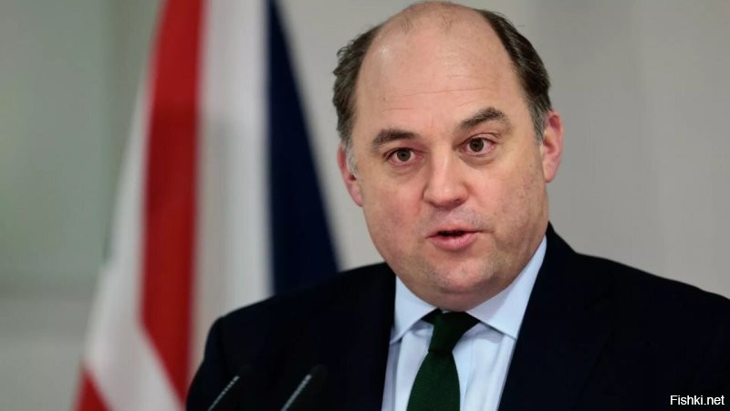 Экс-министр обороны Великобритании Бен Уоллес на Варшавском форуме безопасности выступил с призывом сделать Крым «непригодным для жизни», пишет The Guardian.

«Мы должны помочь Украине получить дальнобойные возможности. Нам нужно задушить Крым», - заявил Уоллес.

Он также заявил о необходимости атаковать ракетами Крымский мост.
