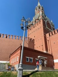 От Спасской башни слева есть общественный сортир, вдруг кто не знает.