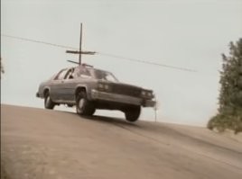 Сразу клип Бисти Бойс "Саботаж" вспомнился