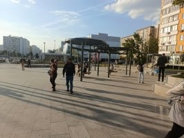 Я живу в районе Отрадное! и более отвратительного "благоустройства" под названием "армян-распил" я не видела!!! Одна геометрия и дизайн этого уродства чего стоит...
На этих скамейках очень удобно и классно тусоваться алкашам.  ... страшнейшие качели, которые качаются вбок. собираются реально местный иностранный контингент и алконафты. гулять там не хочется. Я даже не представляю сколько бабла город на ЭТО убожество выделили и сколько потратили релаьно!