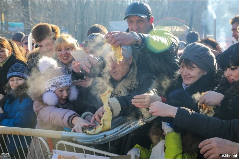 Интересно, что скажет автор по поводу блинов на лопате,раздачи оливье,и прочей халявы?