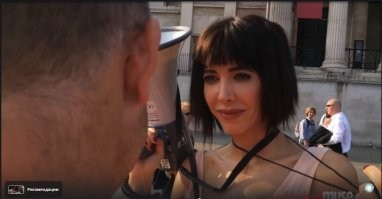 Ещё одна тоже перформансы устраивала:  ))