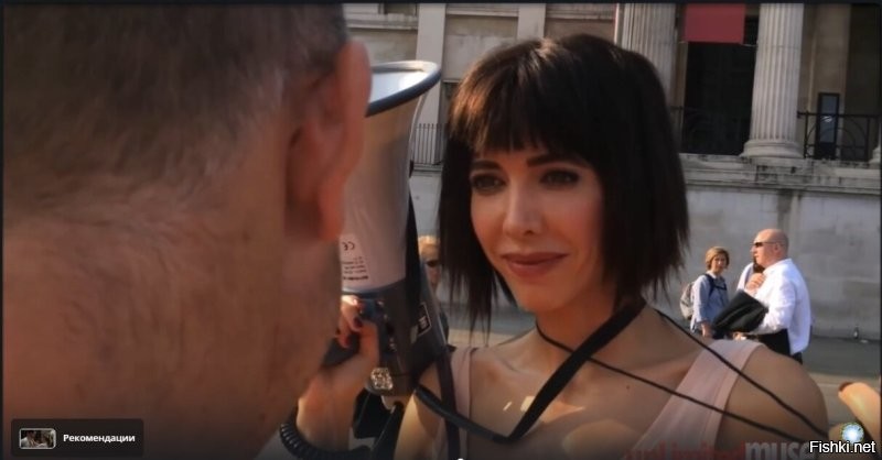 Ещё одна тоже перформансы устраивала:  ))