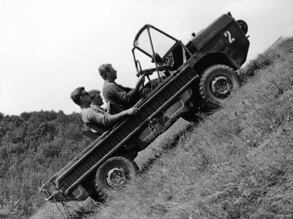 Всё производство и специалисты оказались за границей.
А это была не просто машинка.
Не смотря  на корявый внешний вид - это был полноценный военный  лёгкий джип. 
Сейчас она бы ооочень пригодилась нашим бойцам...