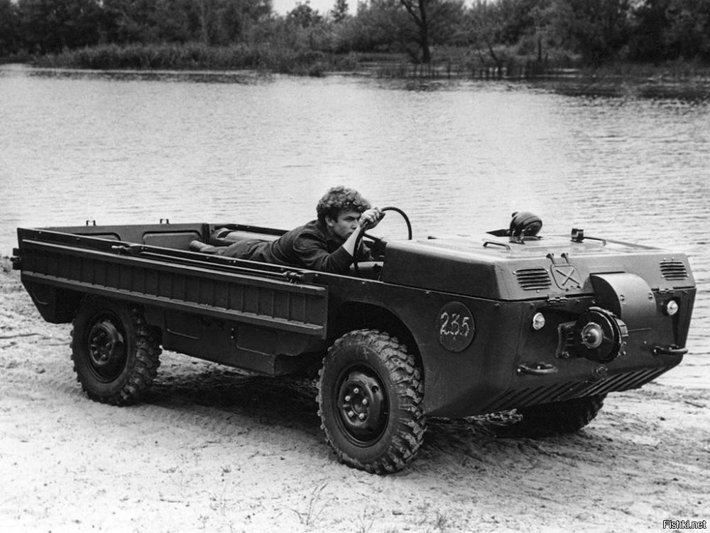 Всё производство и специалисты оказались за границей.
А это была не просто машинка.
Не смотря  на корявый внешний вид - это был полноценный военный  лёгкий джип. 
Сейчас она бы ооочень пригодилась нашим бойцам...