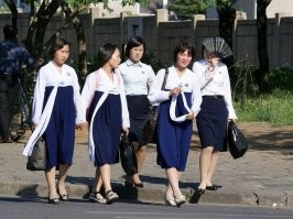 « Они похожи на сытых людей?»

Они похожи на обычных людей
Не похожи на тех, кто недоедает и уж точно не похожи на тех, чья главная задача, дословно «сытно поесть».
В Советском Союзе люди выглядели также, у них тоже была главная задача это сытно поесть?
Чё, не прокатывают твои сказочки?
Уже и приятеля придумал а всё мимо кассы
Бывает