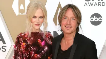 Знаете, я бы тоже сдался и деньги бы не помогли, будь у меня такая страшная жена.