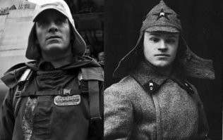 Хорошо ещё, что не в будёновках...
