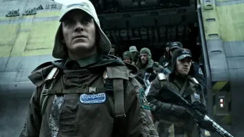 Чужой: Завет. Прикол, когда вы колонисты на чужой планете, ходите не в шлемах, а в шапках ушанках.)))