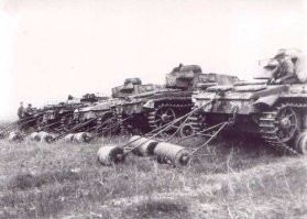 Немцы недоумевали. Т-34, подрываясь на минных полях, шли вперед, не неся потерь. Прорыв на Днепре