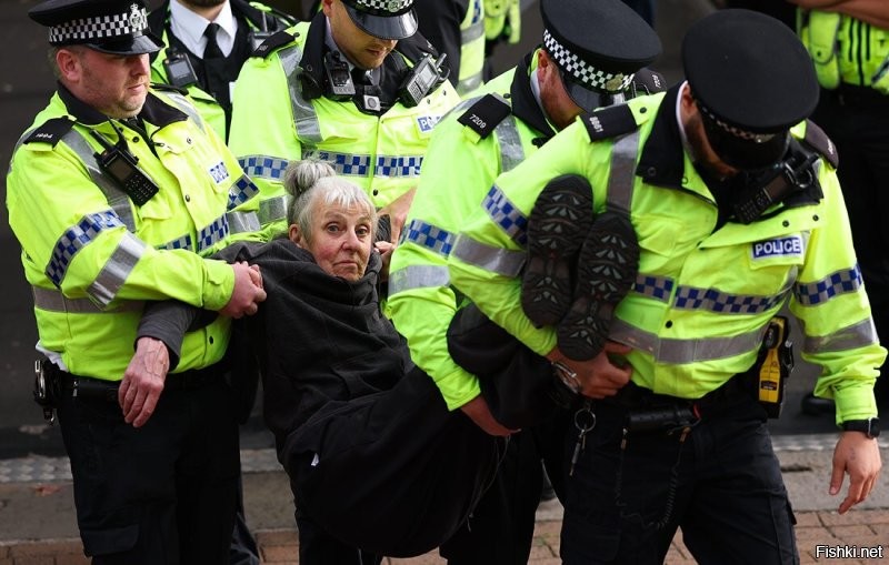 От мужиков отбоя нет...