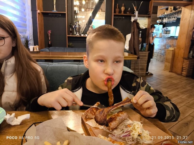 Мой сын подтвердит. За два месяца с бабушкой мамончик отрастил. В сентябре начались тренировки по плаванию и снова проступают квадратики. Так что вкалывать физически необходимо если любишь плотно покушать!