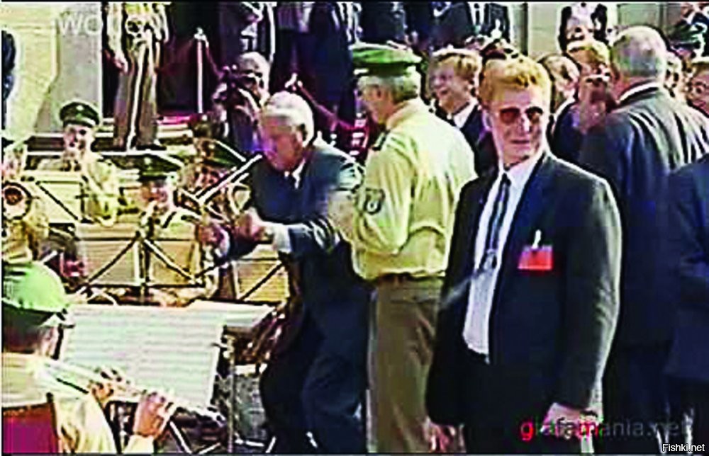 <span style='color:gray'>[мат]</span> у нас тоже в своё время на сцене отжигал и оркестром дирижерил...