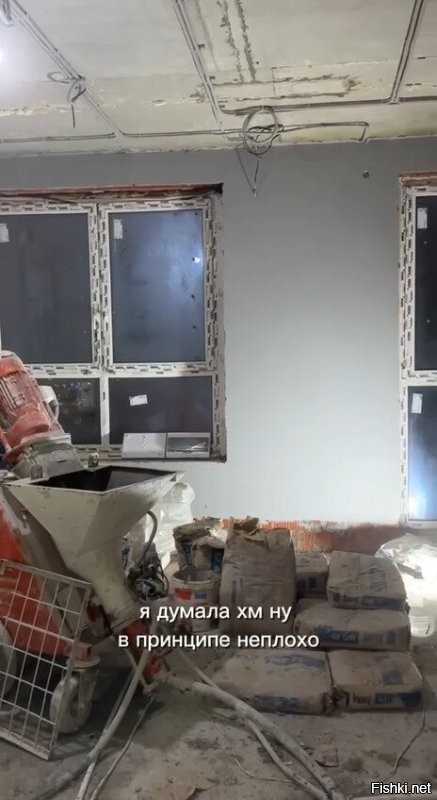 А что это за квартира такая, где высота потолков вариируется? Квартира на несколько этажей? Сомневаюсь, что "айтишник в банке" сможет на такое заработать.