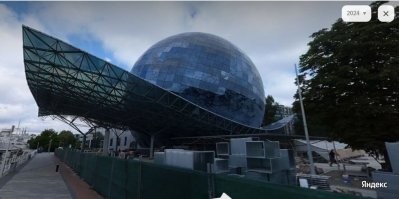 В большинстве своём какая то фигня, за исключением китайских. А вот в Калининграде. Корпус Музея Мирового океана - Планета Океан. И пока в процессе строительства филиал Большого театра. Внутри и снаружи.
