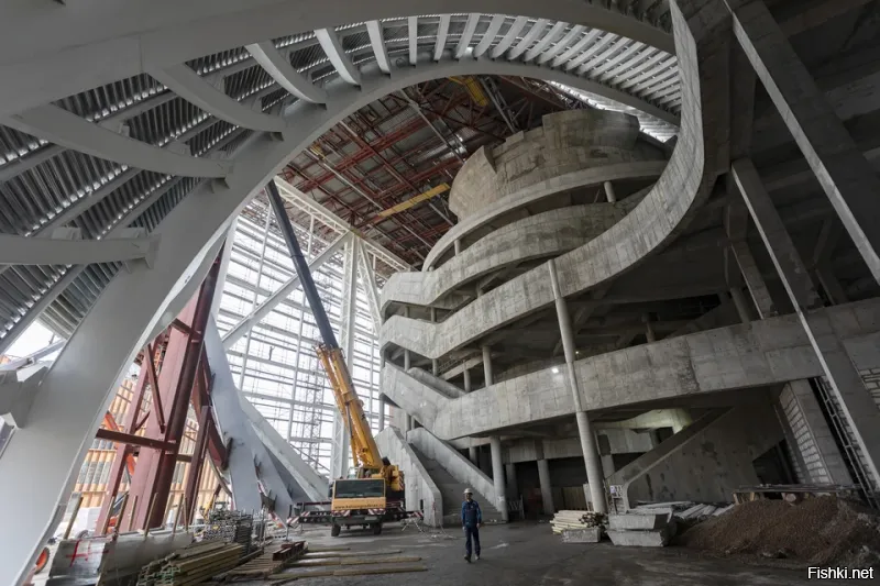 В большинстве своём какая то фигня, за исключением китайских. А вот в Калининграде. Корпус Музея Мирового океана - Планета Океан. И пока в процессе строительства филиал Большого театра. Внутри и снаружи.