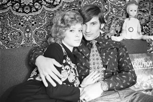 На фото они вместе.