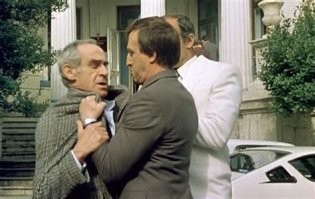 ...зданием суда   Дворец пионеров...
Я видел съёмки, как раз в кружок шел)
Часть момента с фото, успел посмотреть.