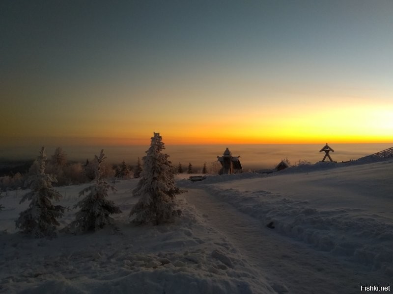 Добавлю своих фоток. Красивое место.