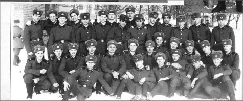 Самара. 1991 год. Я справа от старшего сержанта. Связь. Учебка перед отправкой в Германию.