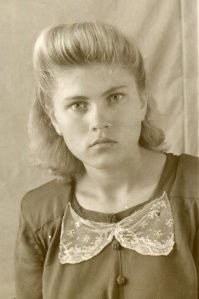 На память Зое от Катюши. Баку. 24 августа 1947г.