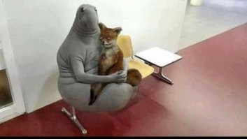 Мужчина с "фонарём" отшил приставучую девушку