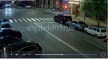 Что за бред вы несёте. Нарушителю горел красный, когда он ещё даже до стоп-линии не доехал.